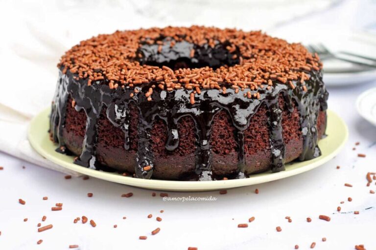 Delicioso bolo de chocolate sem açúcar e sem trigo