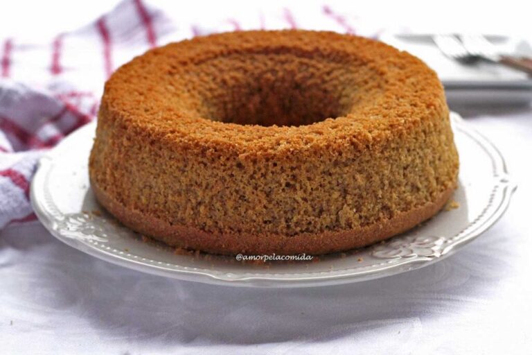 Delicioso Bolo de Fubá Livre de Açúcar, Trigo e Leite