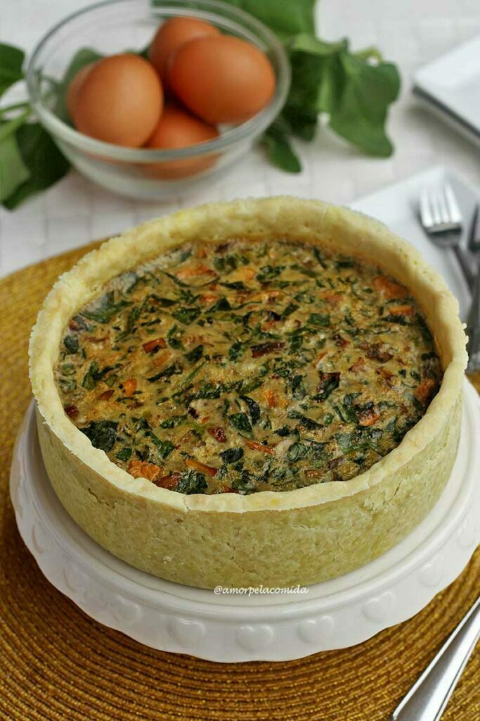 Opção saudável e livre de alergênicos: Quiche de legumes sem glúten e sem lactose.