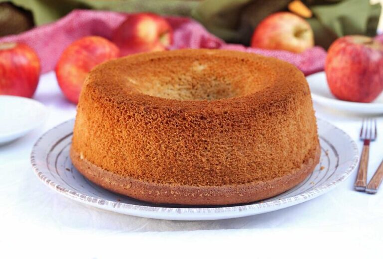 Delicioso bolo de maçã feito no liquidificador sem trigo.